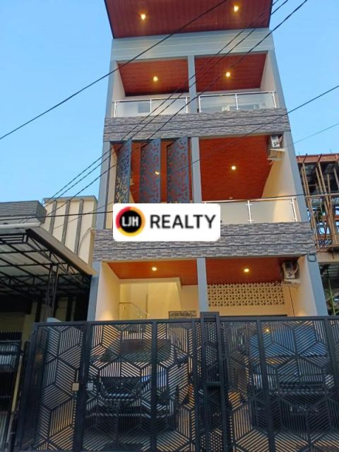 Rumah Mewah 3 Lantai Lokasi Sangat Strategis Area kelapa Gading Jakarta Utara 