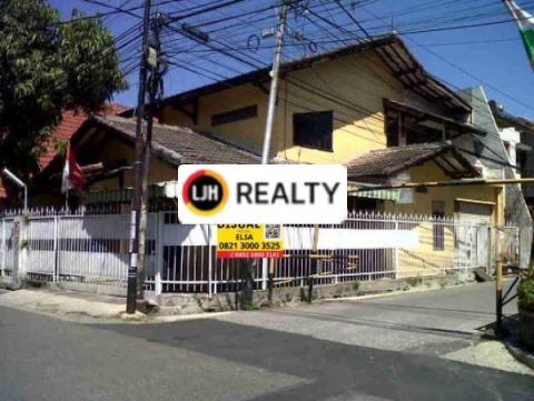 Rumah 2 Lantai Luas 318 m2 Kamar 6 hanya 800 Meter menuju Gerbang Tol Buah Batu, Komplek Buah Batu Indah Raya, Bandung Barat
