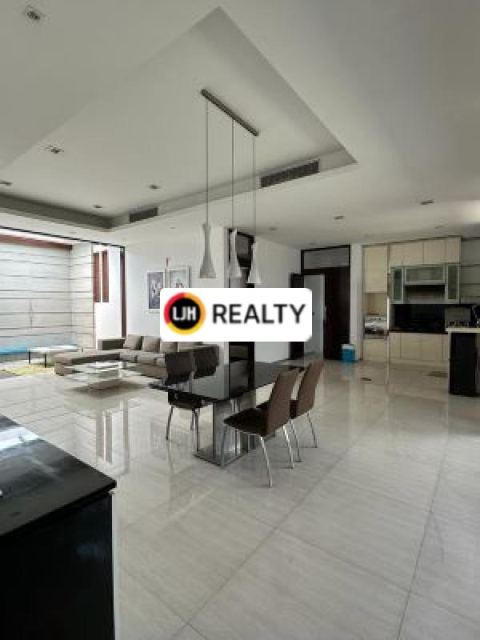 Rumah 2 Lantai Siap Huni Full Furnished 3+1 Kamar Tidur, Luas 510 m2, Lokasi Strategis Pusat Kota Bandung, terdapat taman depan dan belakang Jalan Tirtayasa, Bandung Wetan
