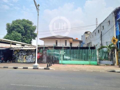 Rumah Luas Lokasi Strategis di Kedoya Raya Jakarta Barat 