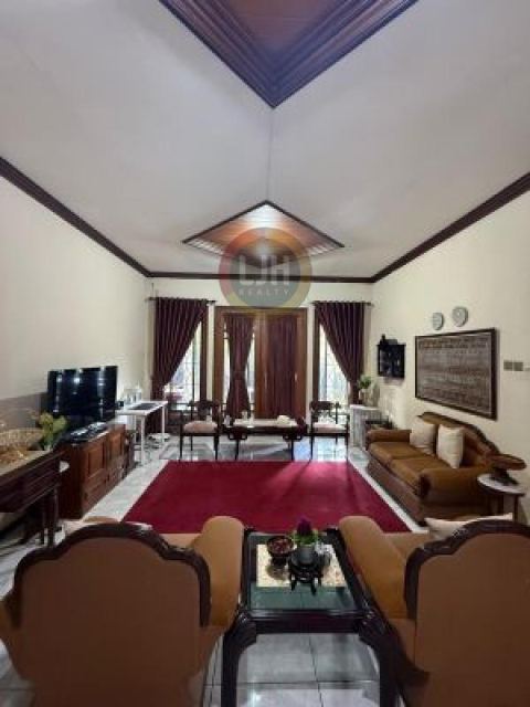 Rumah 2 Lantai Luas 413m2, 5+3 Kamar Tidur, Siap Huni, dalam Komplek One Gate System, hanya 1,9KM dari menuju gerbang Tol Pasar Minggu dan AEON Mall Tanjung Barat, Pasar Minggu Jakarta Selatan