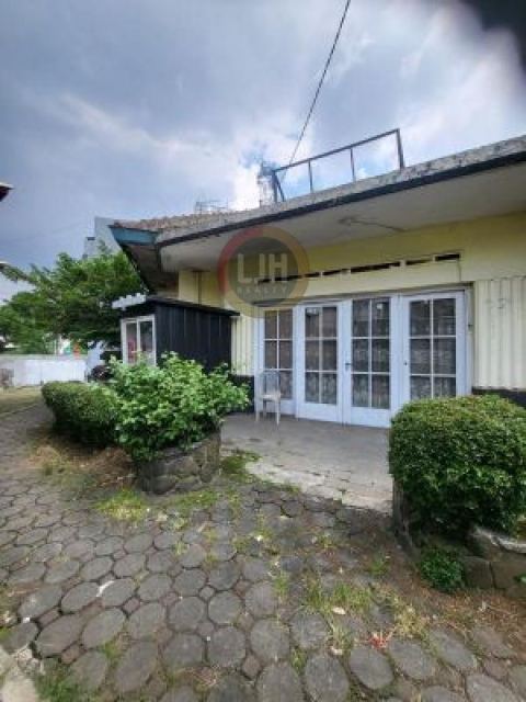 Rumah 1 Lantai Luas 676m2, 5 Kamar Tidur, Bonus Ruang Usaha dan Kostan Aktif, hanya 6 menit menuju Field Gasibu Dipatiukur Bandung