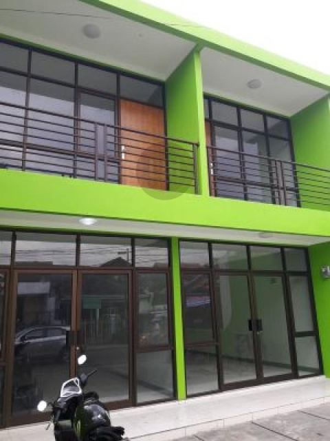 Ruko 2 Lantai Luas 106m2, Siap Pakai, Cocok dijadikan Kantor atau Tempat Usaha di Antapani