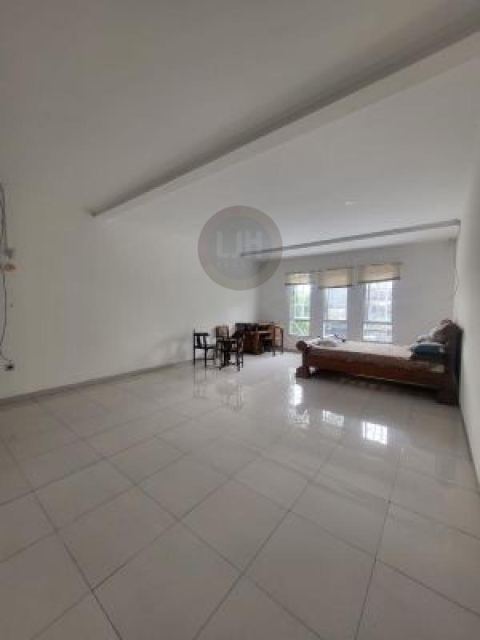 Ruko 2 Lantai 242m2, Ruangan Cukup Luas bisa  Siap Pakai, Cocok dijadikan Kantor, Klinik, Tempat Bimbel, Tempat Usaha, area parkir luas, di Arcamanik Bandung