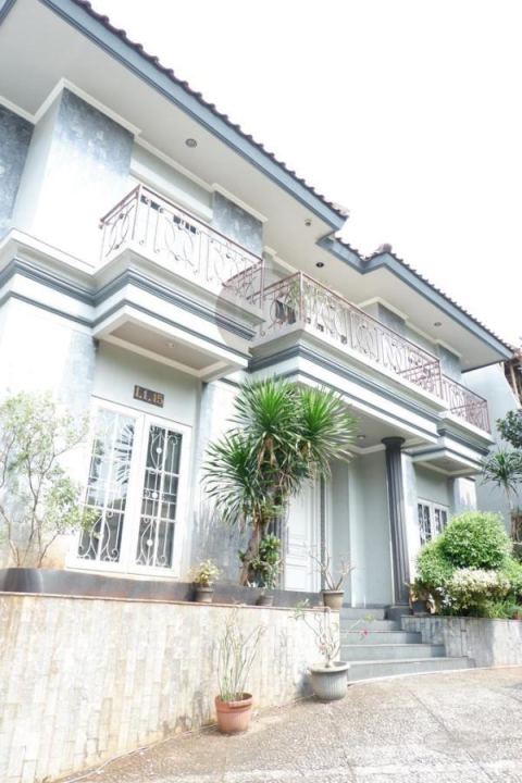 Rumah bagus, mewah, nyaman dan aman di Puri Indah. Jakarta Barat  