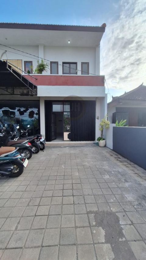 Shophouse for rent at Padangsambian, strategic location, well maintained, close to Kerobokan area