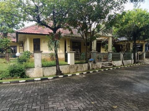Dijual Rumah Luas dan Strategis di Kemang Pratama 1 Bekasi 