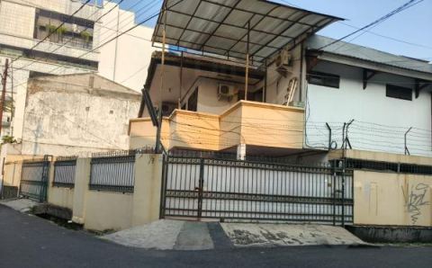 RUMAH Kost Siap Huni, sangat menguntungkan dan strategis di Tomang, Jakarta Barat 