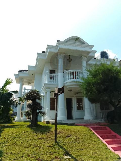 Rumah Hook Cantik di Perumahan Asri Legenda Wisata Cibubur