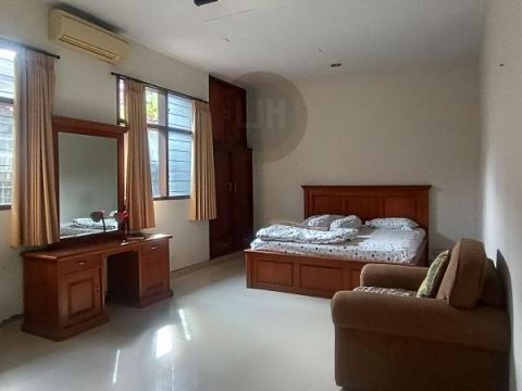 4 bedrooms house for rent at Denpasar Utara, strategic location, well maintained, close to Ngurah Rai Stadion