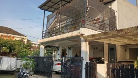  Rumah di Kemang Pratama 1, Posisi Hook, 7 Kamar Tidur, Luas Tanah 283m2, Bisa KPR, Bebas Banjir, Fasilitas Sekolah Al-Azhar, Victory, 3 KM dari Gerbang Tol Bekasi Barat, Kemang Pratama Kota Bekasi