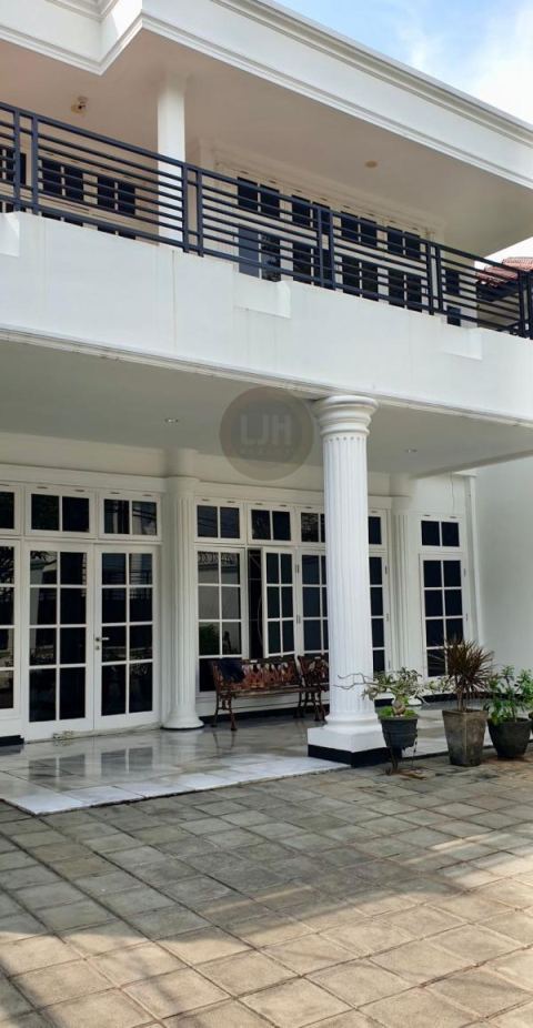 Dijual Rumah Menteng Jakarta Pusat, Ada Kolam Renang