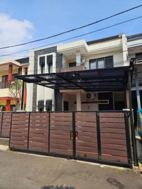 Rumah Bagus 2 Lantai, Luas Tanah 118m2, 3+1 Kamar Tidur, One Gate Securty Sytem, Keamanan 24 Jam, Dekat Fasilitas Umum, Sekolah, Rumah Sakit Graha Bunda, Toserba Griya, Kiara Artha Park, Antapani Band