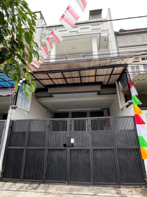 Dijual Rumah Siap Huni Lokasi Nyaman, Tenang, dan Bersih di Tomang, Jakarta Barat