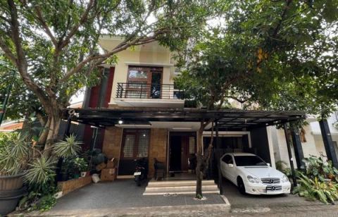 Rumah Klasik Mewah di Puri Sriwedari Cibubur