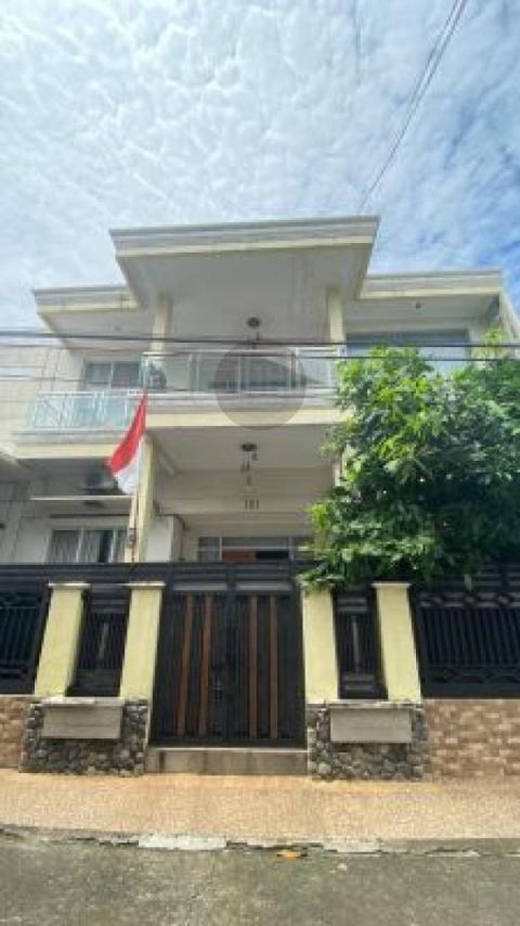Rumah Siap Huni 2 Lantai, 7 Kamar, Bebas Banjir, Strategis Dekast Mall di Galaxy Kota Bekasi