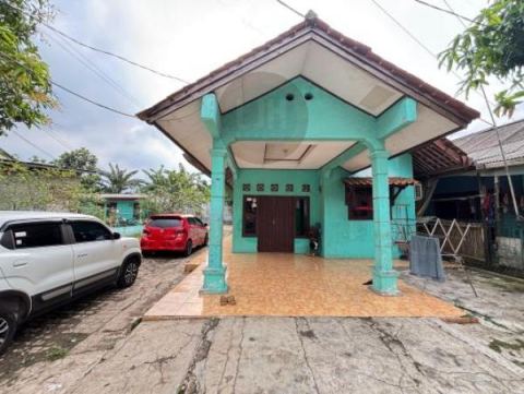  Rumah Area Grand Wisata Kampung Cibuntu Luas Tanah 467m2 , Posisi Hook Include Kontrakan 4 Pintu, Cocok Dijadikan Usaha Kos Kosan , Toko Sembako Atau Hunian Masa Pensiun Hanya 2 menit dari Grandwisat