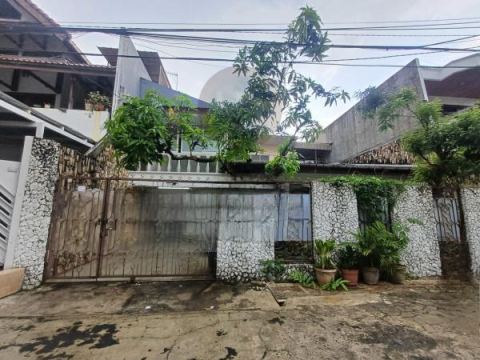 Rumah Luas Lokasi Elite dan Nyaman, Tomang Hero, Jakarta Barat