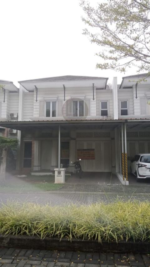 Rumah di Hylands Greenwich BSD Lokasi di jalan utama
