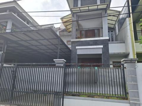 Dijual Rumah 2 Lantai di Vila Galaxy Bekasi 