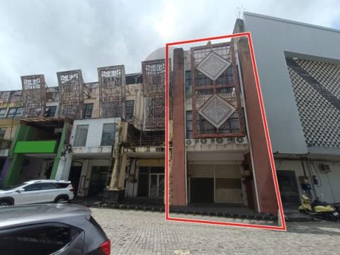 Shophouse for rent at Kuta, strategic location, well maintained, close to Ngurah Rai Airport and Legian area