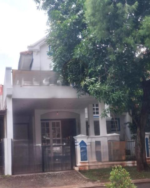 Rumah Second Boulevard Di Perum Legenda Wisata, Cibubur, Gn Putri, Bogor. 