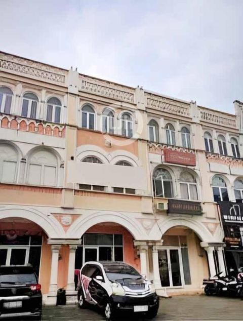 HOT DEAL! Ruko Premium Full Renovasi di Alicante Boulevard Gading Serpong, 3 Lantai, LB 128.25 m², Siap Pakai untuk Usaha atau Kantor