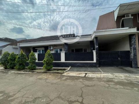 Rumah Luas Bebas Banjir di Jatiwaringin Bekasi 