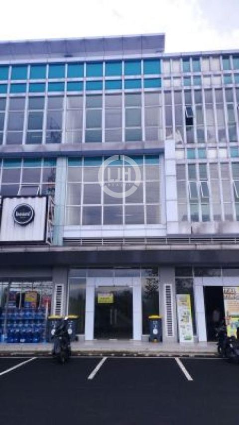 Ruko 3 Lantai, Parkir Luas Tidak Berbayar, Cocok dijadikan Kantor, Klinik, Maupun Kuliner, Hanya 3 Menit Menuju Mall Summarecon, Pintu Tol Summarecon, Bandung