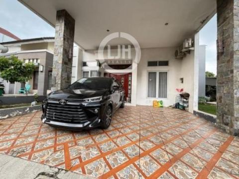 Rumah Summer Festival, Siap Huni Terawat, 2 Lantai Semi Furnished, 5 Kamar Tidur, Bisa KPR, Grand Wisata Bekasi