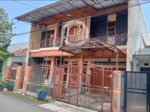 Rumah 2 Lantai Full Furnished Luas 205m2 7 Kamar Tidur Siap Huni, Bebas Banjir, Dalam Komplek, Cocok dijadikan Hunian/Kantor di Antapani Bandung