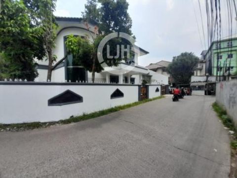 Rumah Hook Cimanggis Luas 505m2, 5 Kamar Tidur, SHM, Bisa KPR, Bisa dijadikan Usaha Kos Kosan, Hanya 3,9km dari UI Depok