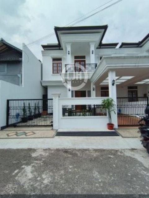 Rumah Baru 2 Lantai, Luas 140m2, Semi Furnished Siap Huni, Dekat Fasilitas Umum, Pintu Tol Buah Batu, Rumah Sakit, Sekolah Mall, di Buah Batu Bandung