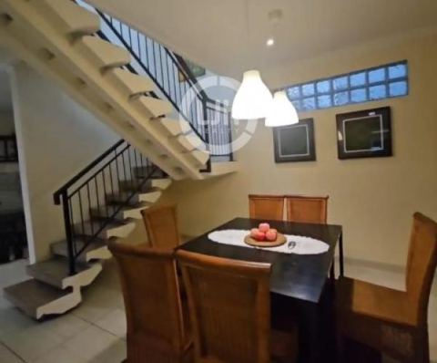 Rumah 2 Lantai, Luas 180m2, 4 Kamar Tidur, Bagus Baru Renovasi Siap Huni, Semi Furnished, Hanya 2km Menuju Bragacitiwalk Mall TSM, Alun-Alun Bandung, di Burangrang Bandung