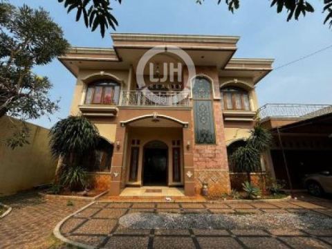 Rumah Cijantung 2 Lantai, Luas Tanah 720m2, Siap Huni, 7+1 Kamar Tidur, SHM, Bisa KPR Hanya 1km ke Tol Jor Jakarta Timur