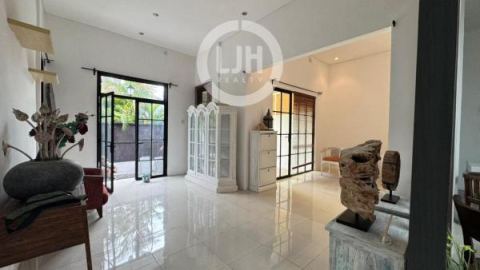 Cozy and Semi Furnished House In Residential area Jimbaran, Kuta Selatan, Close to McDonald's, Pizza Hut and Jimbaran Beach