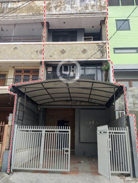 Shophouse for rent at Denpasar barat, strategic location, well maintained,suitable for bussiness, close to Level 21 Mall