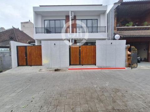 Shophouse for rent at  Canggu, strategic location, well maintained, close to Berawa area