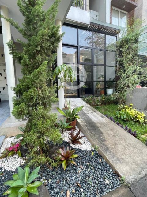 Rumah 2 lantai dg Swimming pool di Area Exclusive Serenia Hills