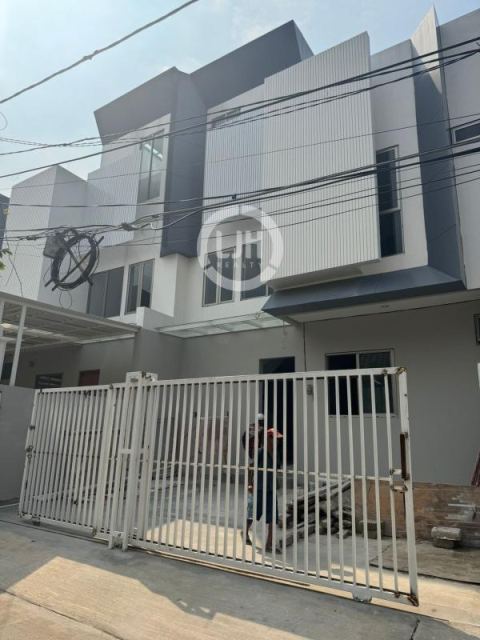 Dijual Rumah Baru 3 Lantai Cantik di Jatipulo, Tomang, Jakarta Barat.