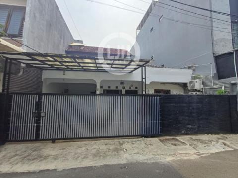 Disewa Rumah Siap Huni Semi Furnished, lokasi strategis, Tomang, Jakarta Barat.
