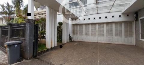 Rumah 2 lantai Siap Huni dengan ceiling tinggi di ragunan Jaksel
