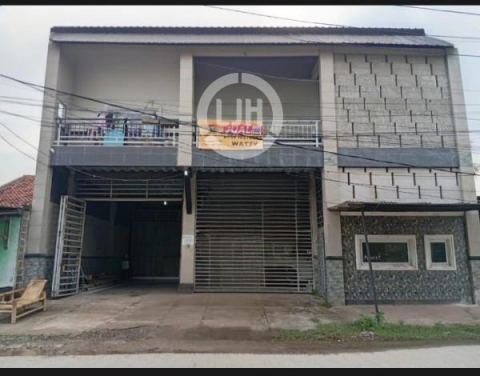 Ruko siap huni karena ada kos kosan didalamnya