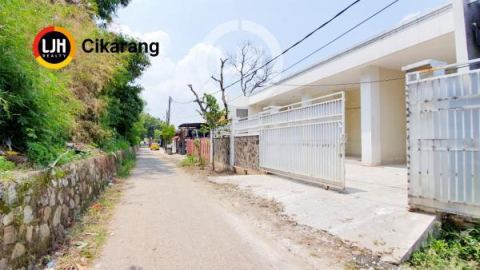 Dijual Rumah Luas 3 Kamar Tidur di Jl Merak Jababeka Cikarang