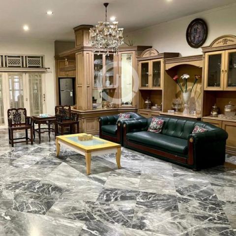 Rumah bagus 2 lantai siap huni di Area Premium Ragunan Jaksel.