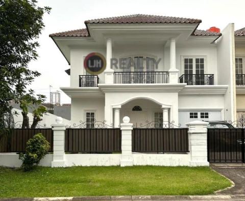 Rumah Boulevard Siap Huni Di Legenda Wisata - Cibubur
