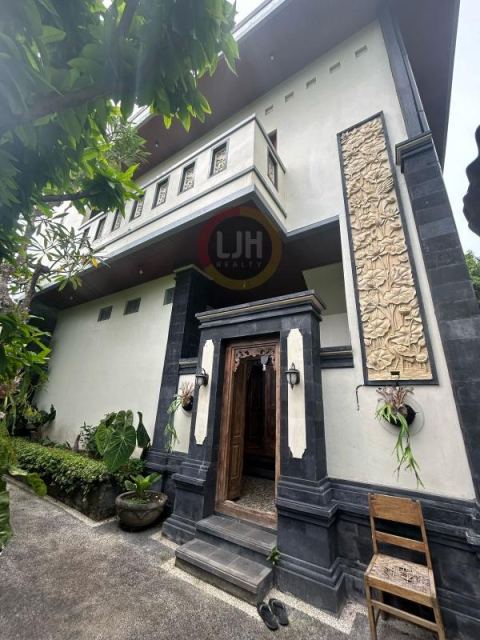 House With Big Garden In Gatot Subroto Tengah, Denpasar, Close to Living World Denpasar