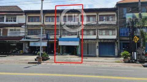 3 Storey Shophouse for Sale in Gatot Subroto. Suitable for Bussiness