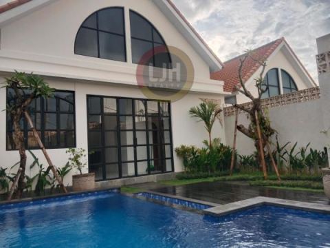 3 bedrooms villa for rent at Kerobokan, strategic location, well maintained, close to Canggu area