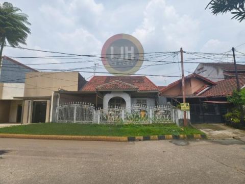 Dijual Rumah Luas dan Strategis di Jakasetia Bekasi 